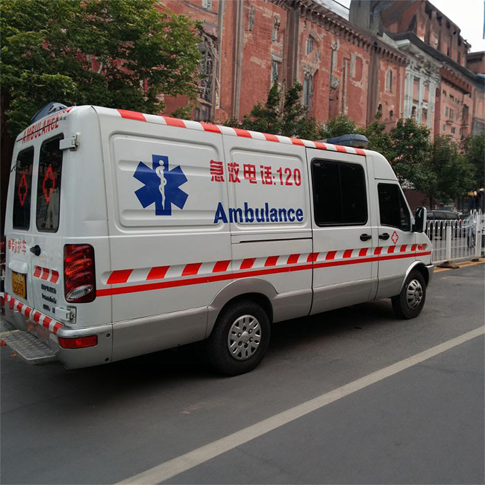 昆明私人救护车出租联系电话